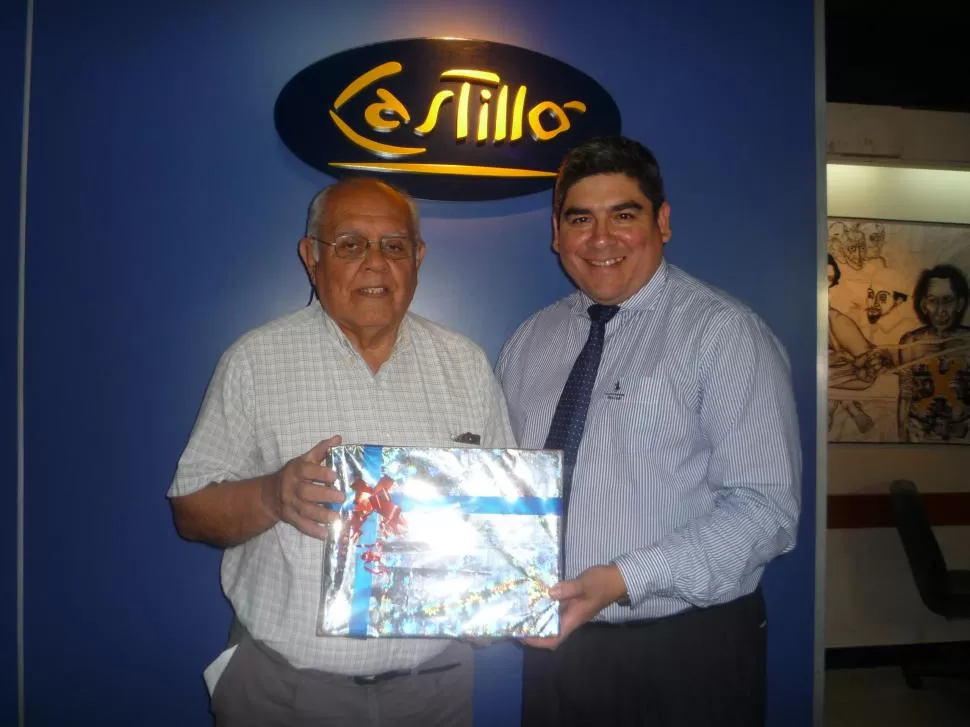 UNA SUERTE OPORTUNA. En vísperas de verano, Ávila canjeó su orden de compra por ventiladores de techo para la galería de su casa.  