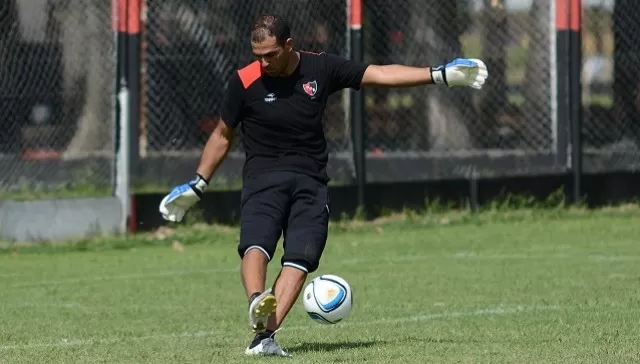 EXPERIENCIA BAJO LOS TRES PALOS. Luciano Pocrnijc pasó por varios clubes y es uno de los apuntados por el entrenador. foto de newellsoldboys.com.ar