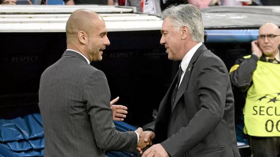 UNO SI, EL OTRO NO. Guardiola le dejará su lugar a Ancelotti en Bayern Munich. (MARCA.COM)