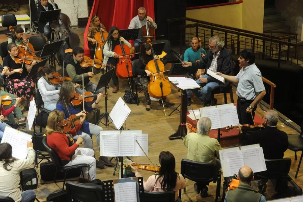 MÚSICOS. Son las piezas en los engranajes de la orquesta sinfónica.  LA GACETA / FOTO DE ANTONIO FERRONI (ARCHIVO).