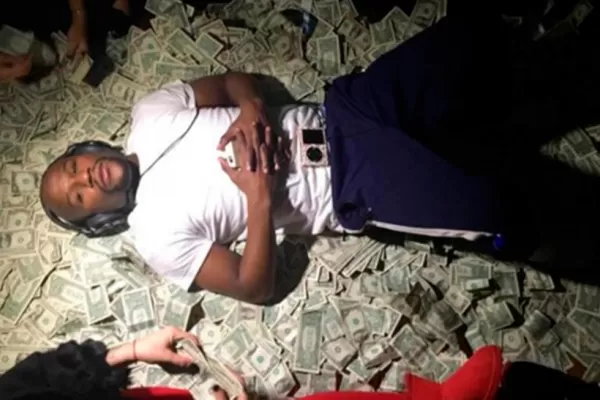 Mayweather: traigo el club de striptease para mí, donde sea