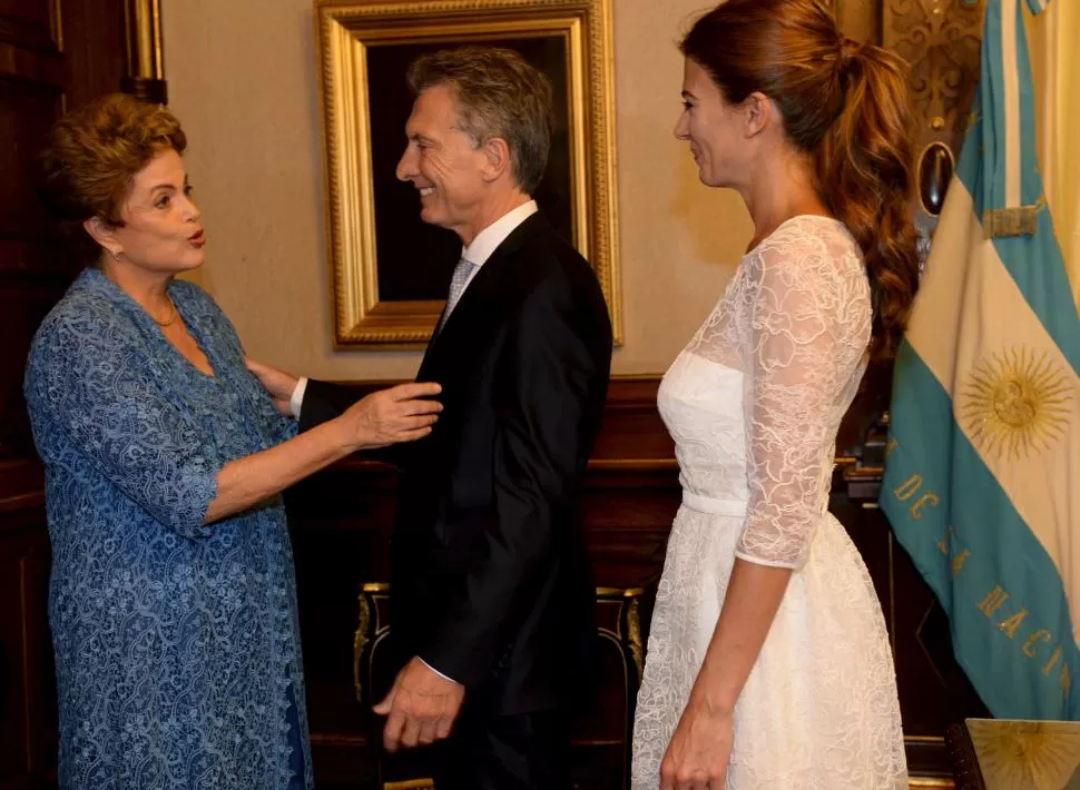 PRIMER ENCUENTRO. Macri, recibió a su par de Brasil, Dilma Rousseff, el pasado 10 de diciembre, cuando asumió la presidencia. Hoy volverán a verse reuters