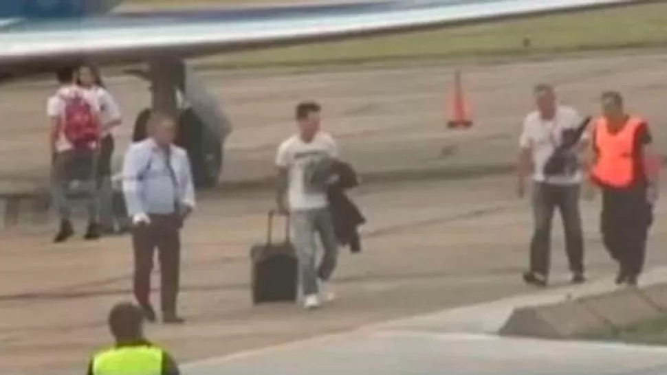 EL ARRIBO. Messi llegó desde Barcelona a Buenos Aires. (FOTO TOMADA DE TWITTER)