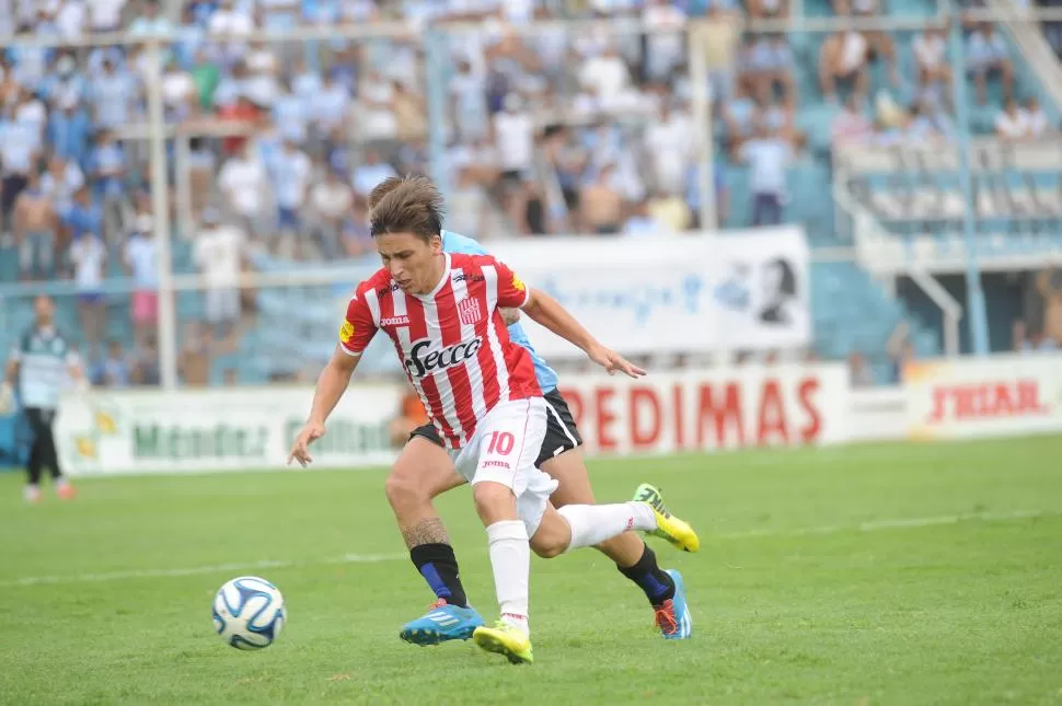 SU DEBILIDAD. Un jugador de las características de Albano Becica es del gusto futbolístico del técnico Sebastián Pena. la gaceta / foto de héctor peralta (archivo)