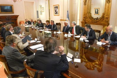 Buscan un acuerdo social y económico y el freno a los precios