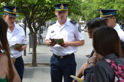 Capacitaron a policías para mejorar la atención a los turistas