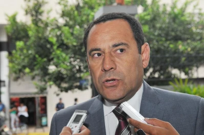 Los gremios tomaron con cautela la oferta de $ 4.000 extras que les hizo Manzur