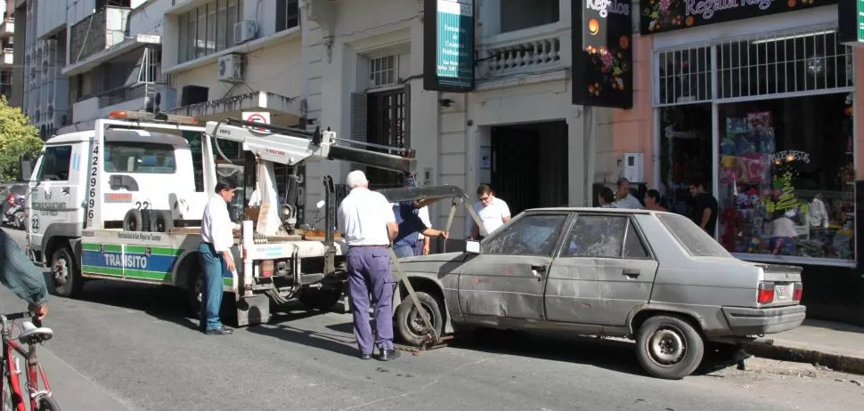 SAN MARTÍN AL 200. La cuadra de la comisaría, en pleno operativo. prensa municipalidad