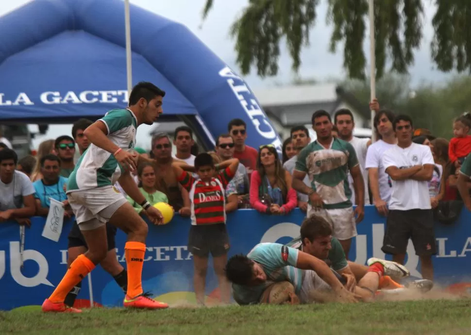 FINALÍSIMA. En la definición del año pasado, el seleccionado tucumano de seven se impuso a un combinado de Huirapuca. LA GACETA / FOTO DE ARCHIVO