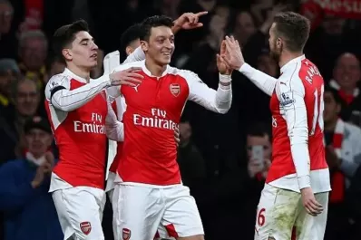 Arsenal quedó puntero gracias a un golazo