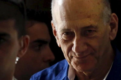 Reducen a 18 meses la pena por corrupción a Ehud Olmert