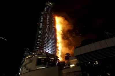 Se incendió un hotel de lujo en Dubai, minutos antes de Año Nuevo
