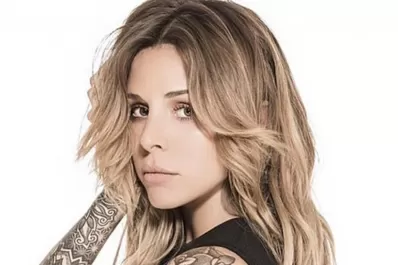 Cande Tinelli demostró que, además de tatuajes, tiene un lomazo