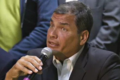 Como Cristina: Rafael Correa será candidato a vicepresidente en Ecuador