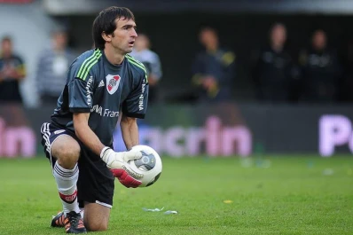 River: “si no firman el contrato no van a la pretemporada”