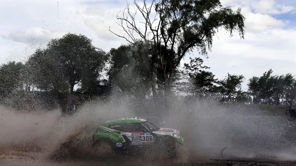COMPLICACIONES. El primer tramo de la carrera se canceló a causa de las tormentas. REUTERS
