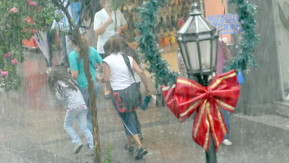 ALERTA. Pueden producirse tormentas. ARCHIVO