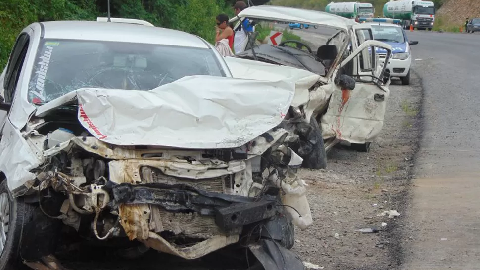 IMPACTANTE IMAGEN. Así quedaron los vehículos tras el accidente. FOTO TOMADA DE EL TRIBUNO DE JUJUY