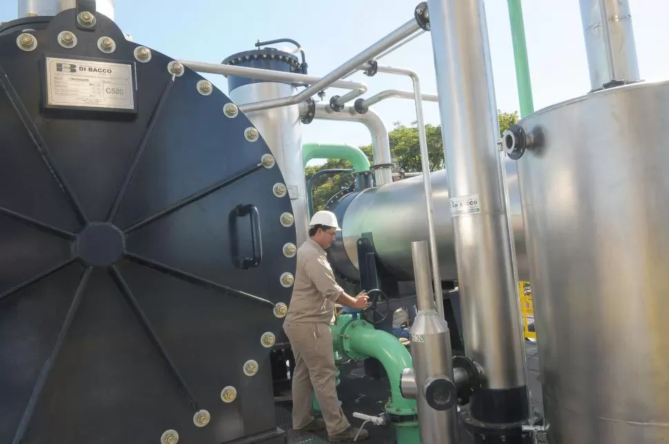 BENEFICIOS PARA PRODUCTORES. En las fábricas que producen alcohol se aguarda con gran expectativa el anuncio sobre los biocombustibles. la gaceta / foto de antonio ferroni