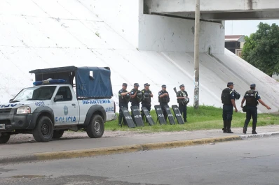 Alerta y tensión en los puentes Lucas Córdoba e Ingeniero Barros