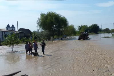 Desbordaron varios arroyos y evacuaron a los vecinos de Los Agudo