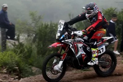 Que nadie lo baje de la moto a Benavides