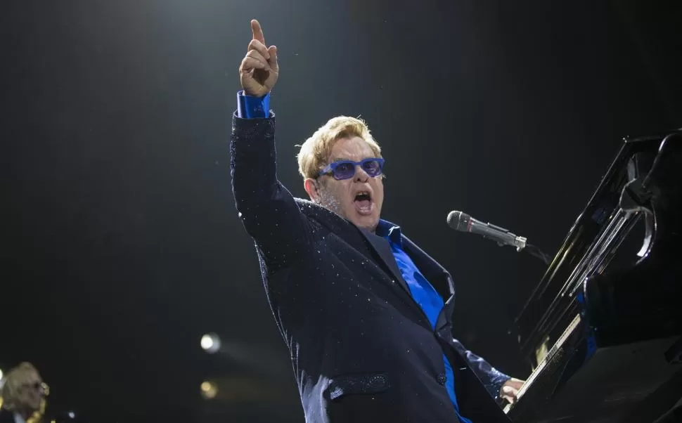 UN MES MÁS PARA ELTON JOHN. El músico británico lanzará al mercado su nueva producción el 5 de febrero. reuters