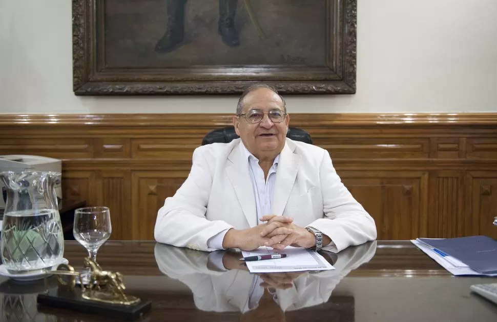 HACIENDO NÚMEROS. Garvich sostiene que hay voluntad del PE para llegar a un acuerdo con el municipio. la gaceta / foto de florencia zurita