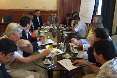 Usarán botes para llevarles agua y alimentos a las familias aisladas