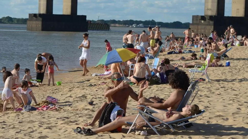 CORRIENTES. Pese a la inundación, habilitan 14 playas en las costas del Paraná. FOTO TOMADA DE ELLITORAL.COM.AR