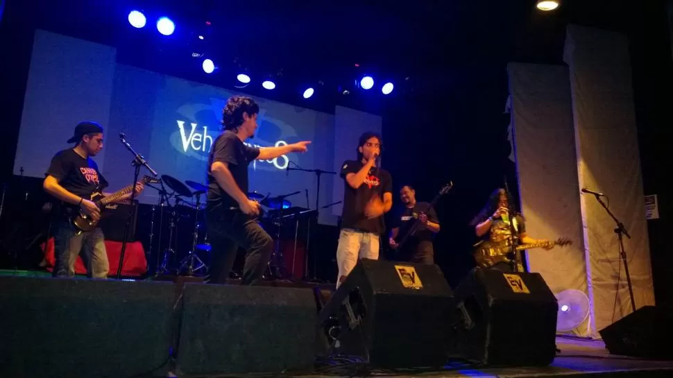 CUATRO AÑOS SOBRE LOS ESCENARIOS. Vehementes se presenta hoy. 