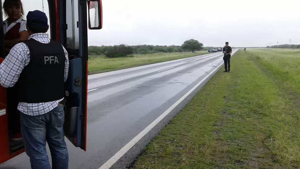 ATENTOS. Policía Federal controla la ruta 34. FOTO ENVIADA POR WHATSAPP