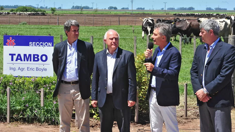 VENADO TUERTO. Macro reunido acompañado de sus funcionarios se reunió con empresarios y productores de la zona. DYN