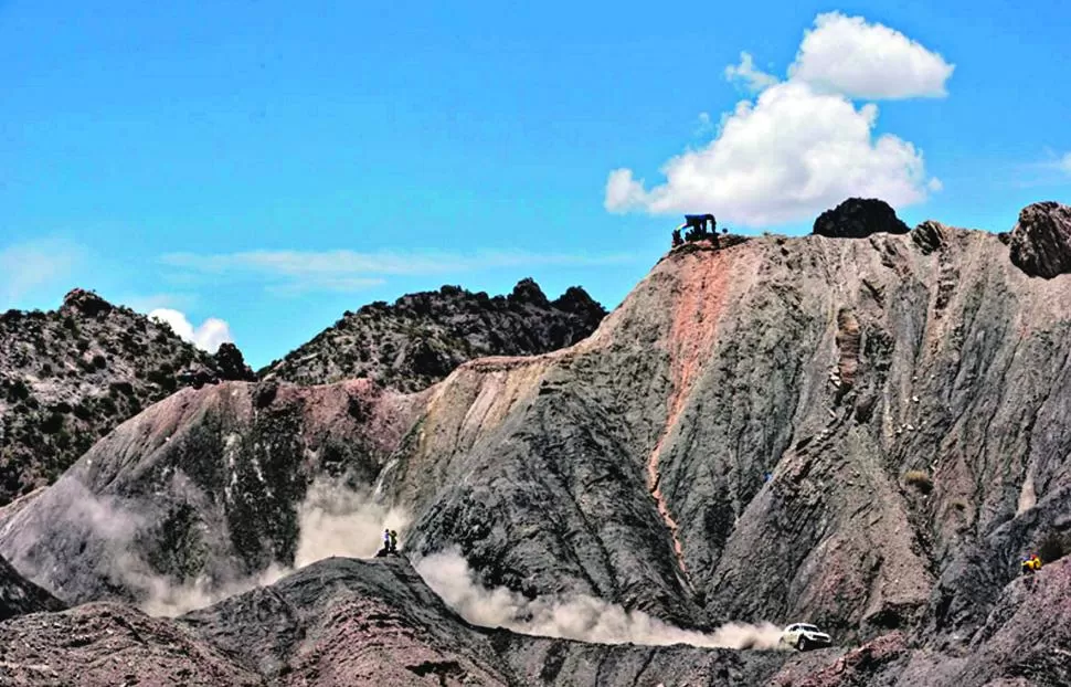 TOCANDO TECHO. En Uyuni, el Dakar alcanzó la mayor altura de su historia en un tramo cronometrado: 4.600 metros sobre el nivel del mar. Los pilotos padecieron jaquecas y otros síntomas de apunamiento. dAKAR .COM