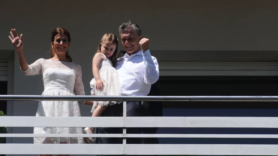 SE CAYO. Los primeros informes aseguran que el mandatario se encuentra en buen estado de salud, luego de una caída mientras jugaba con su hija. ARCHIVO