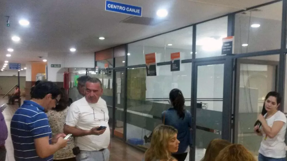 VECINOS ENOJADOS. La Dirección de tránsito de Yerba Buena está sin sistema desde hace varios días. GUSTAVO RODRÍGUEZ/LA GACETA