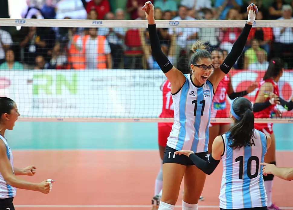 FESTEJA. Julieta Lazcano explota de alegría; aportó nueve puntos. telam