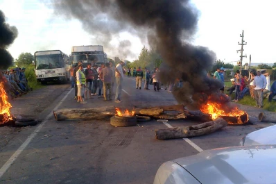Cortan la ruta 304 para pedir agua potable