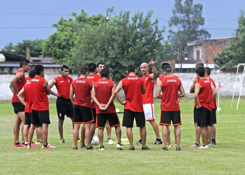 PRIMERAS IMPRESIONES. El técnico Sebastián Pena se mostró satisfecho por la respuesta del plantel frente las exigencias iniciales de la pretemporada. la gaceta / fotos de María Silvia Granara 