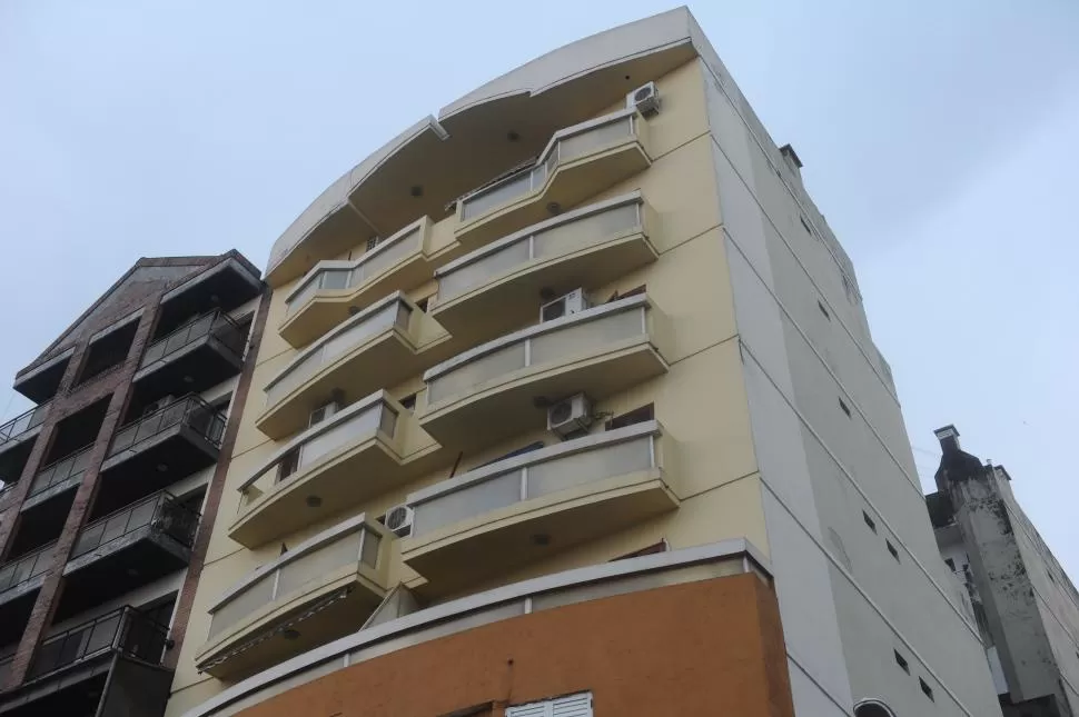 INSEGURIDAD. El ataque sacudió a los vecinos del edificio de San Juan 685. la gaceta / foto de antonio ferroni