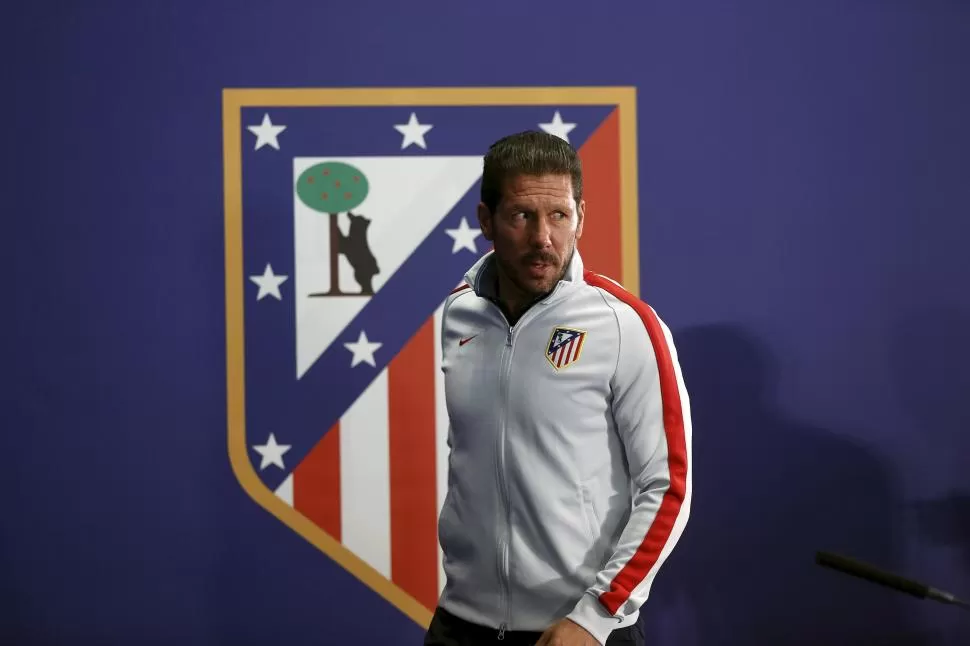 SUFRE. Diego Simeone deberá hacer malabares para mantener el protagonismo. reuters