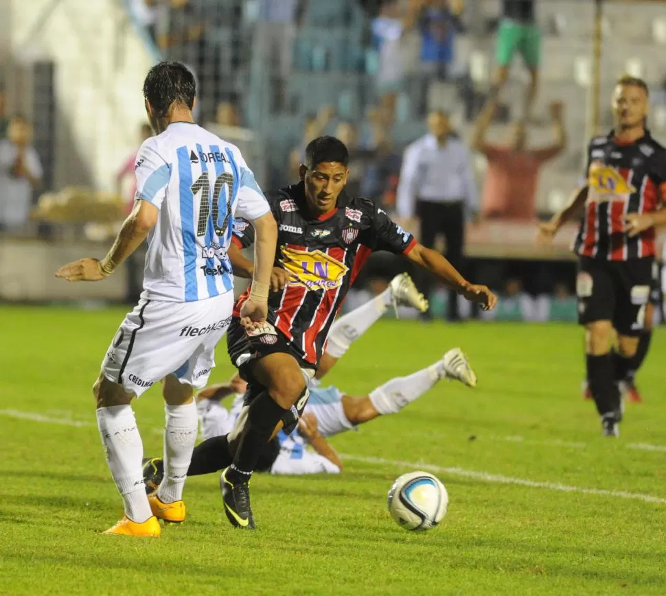 DEJÓ SU SELLO EN EL MONUMENTAL. El 5 de abril de 2015, Aliendro fue una de las figuras en el Atlético 2-Chacarita 1. la gaceta / foto de héctor peralta (archivo)