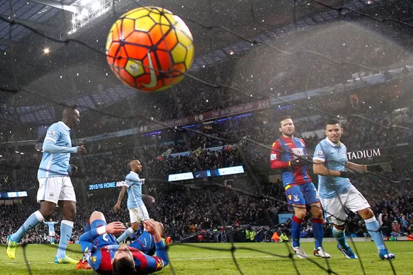 Con dos goles de Agüero, goleó Manchester City