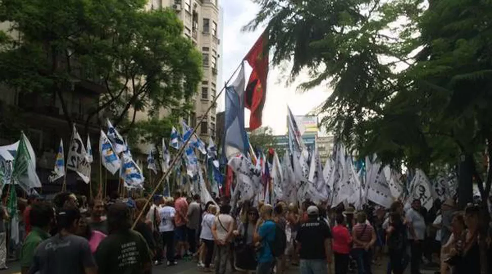 PROTESTA. Marcha K pidiendo al liberación de Milagro Sala. FOTO TOMADA DE CLARIN.COM.AR