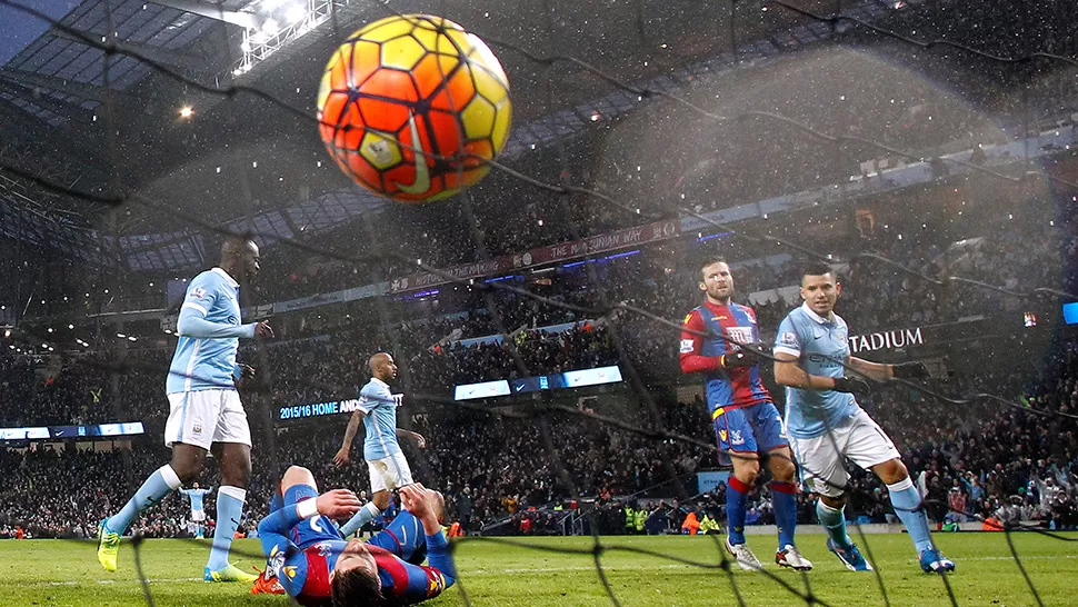 EL PRIMERO DEL KUN. Agüero abotó dos goles y asistió a David Silva en el cuarto del Equipo Ciudadano.
FOTO DE REUTERS