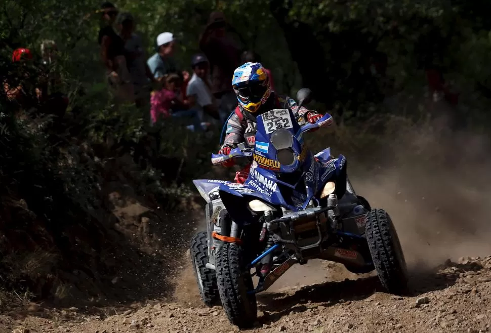 NO LO PARA NADIE. El líder Marcos Patronelli, a bordo de su Mini, acelera durante un tramo bastante complicado del especial que unió San Juan con Villa Carlos Paz.  reuters 