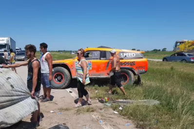 Video: choque del equipo de Robby Gordon, en el Dakar