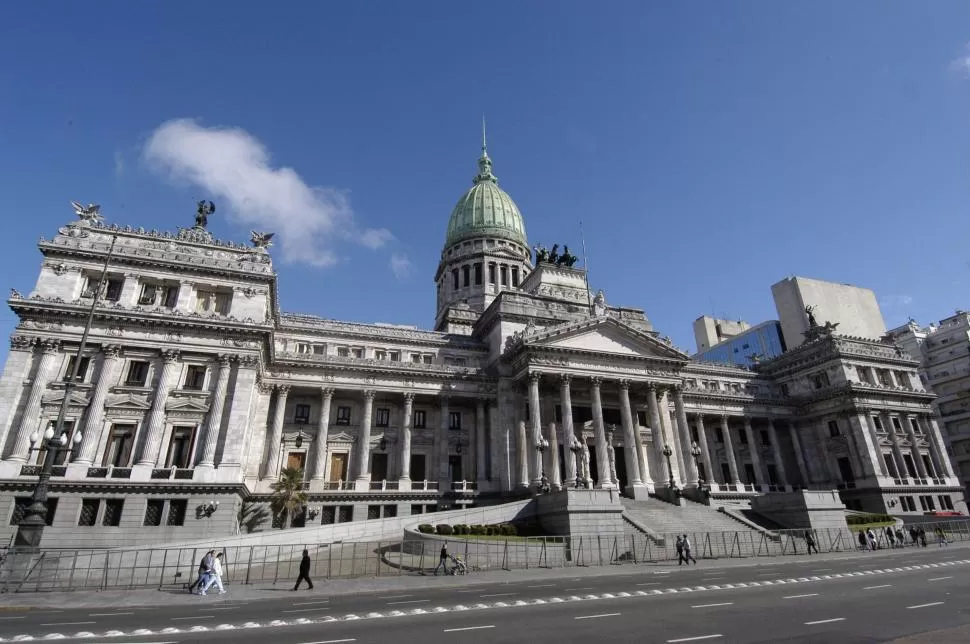 VUELVEN LAS SESIONES. El Gobierno busca adelantar el proceso de aprobación de los dos candidatos a jueces de la Corte, Horacio Rosatti y Carlos Rosenkrantz.TÉLAM