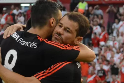 River, que por la lluvia tuvo que esperar para debutar, se lució y goleó