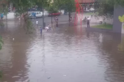 Inundados: la tormenta hizo intransitable algunas zonas de la ciudad